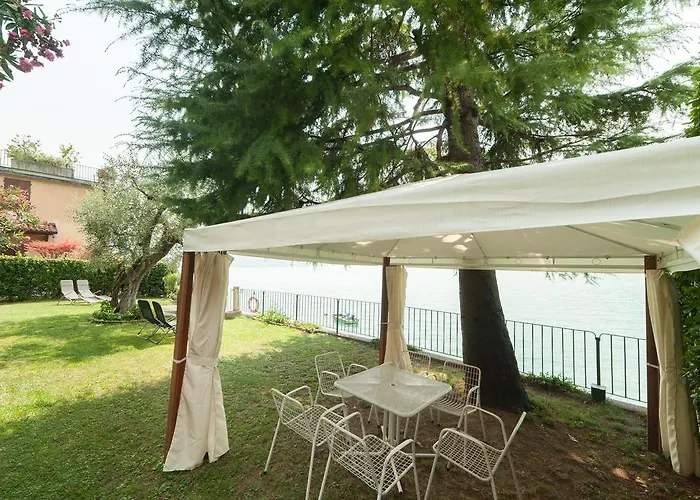 Nest On The Lake Apartment Marone