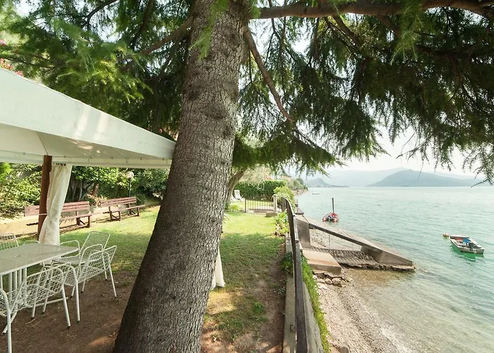 Nest On The Lake Apartment Marone